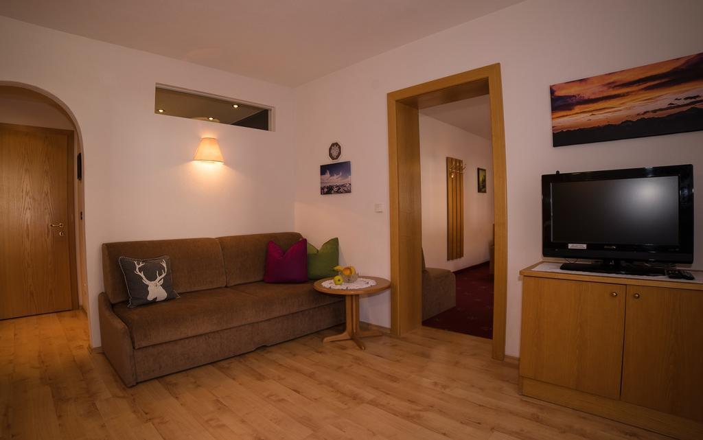 Alberts Bellevue Appartements Hintertux Phòng bức ảnh