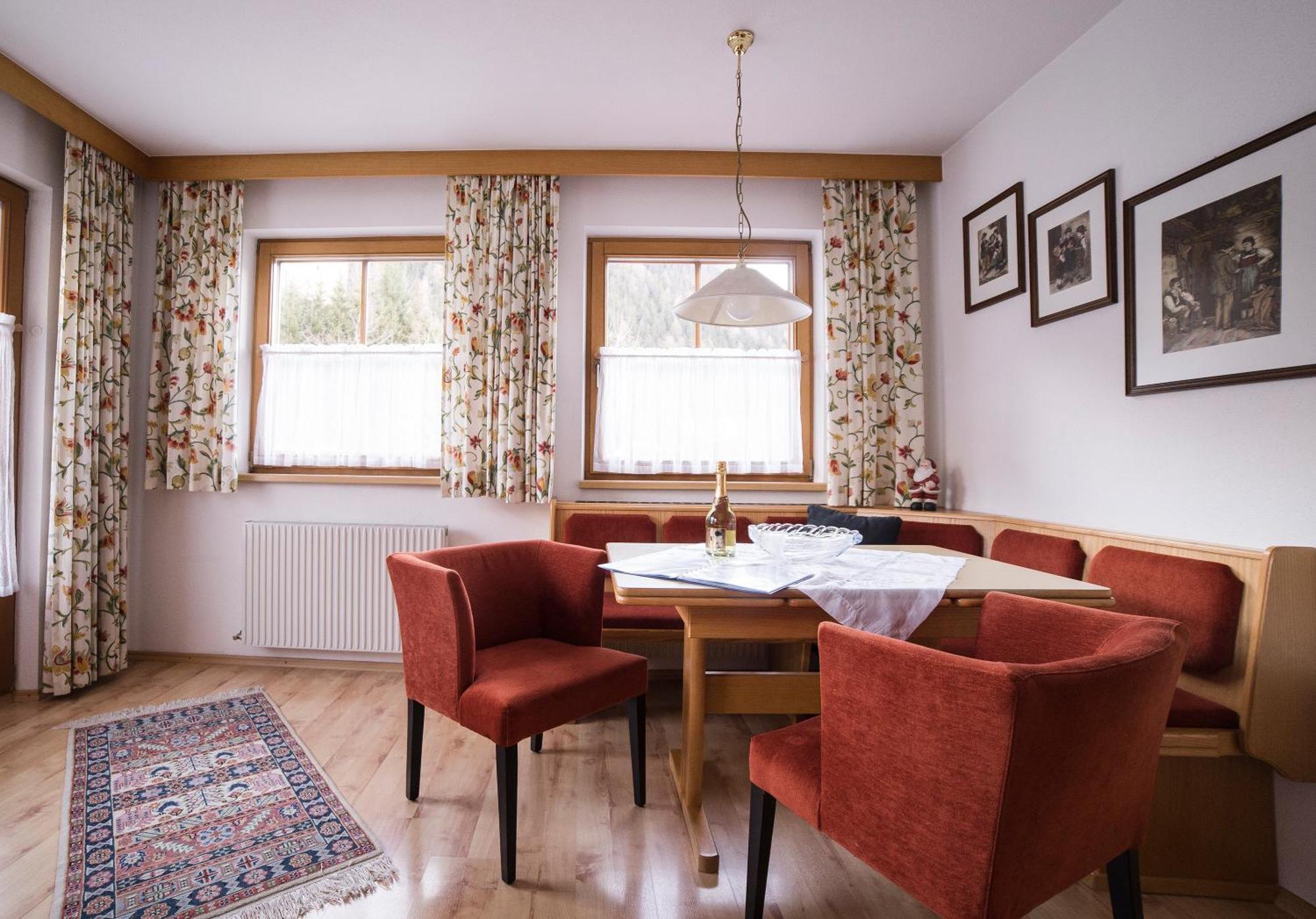 Alberts Bellevue Appartements Hintertux Phòng bức ảnh
